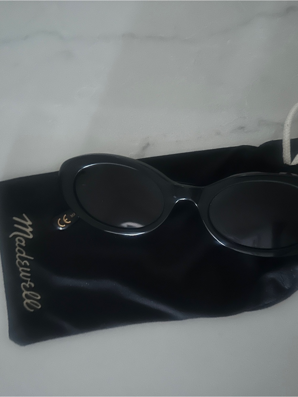 Madewell Black Oval Sunglasses for Women - Picture 6 of 6